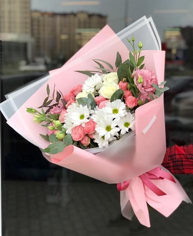 Букет цветов из: Розы, Лизиантусы и Хризантемы в Чехов-2